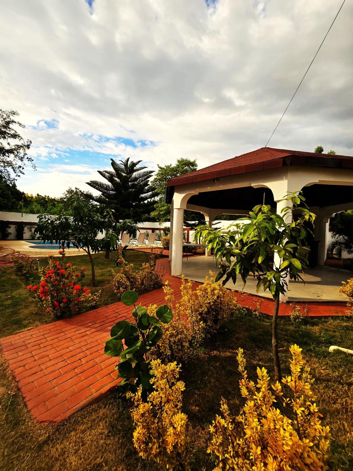 Madome Aparta Hotel Pedernales Exterior photo